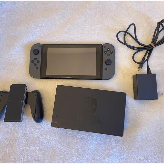 家庭用ゲーム機本体Nintendo Switch 任天堂スイッチ　本体、付属品　傷あり