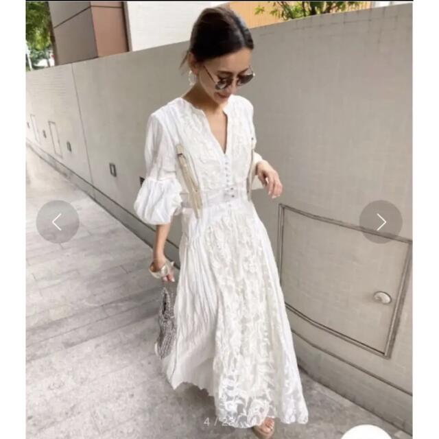 Ameri VINTAGE(アメリヴィンテージ)のAMERI❤️MEDI EMBROIDERY TULLE LACE DRESS レディースのワンピース(ロングワンピース/マキシワンピース)の商品写真