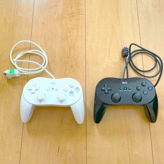 ニンテンドウ(任天堂)のwii コントローラー　2セット(家庭用ゲーム機本体)