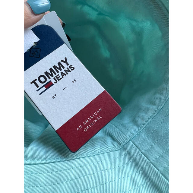 TOMMY(トミー)のTommy JEANS バケットハット 新品未使用 レディースの帽子(ハット)の商品写真