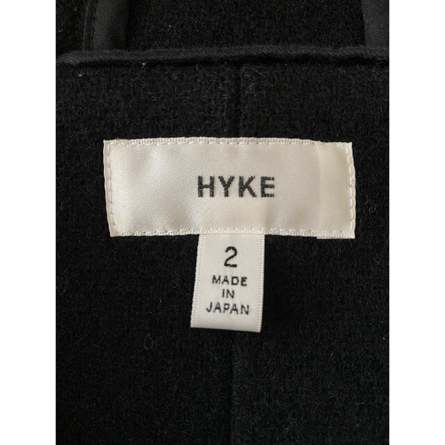 HYKE(ハイク)の【にゃんこ様専用】HYKE  白トグルダッフルコート　ブラック　M レディースのジャケット/アウター(ダッフルコート)の商品写真