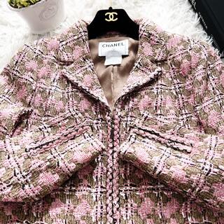 ベビーピンクが可愛い王道ツィードジャケット