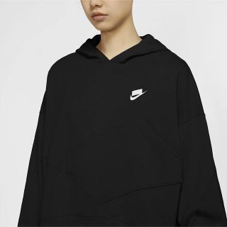 ナイキ(NIKE)のナイキ　黒　L    パーカー　SWOOSH(パーカー)