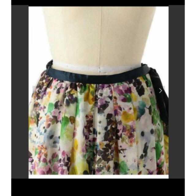 Drawer(ドゥロワー)のお値下げ交渉OK drawer スカート　花柄　シルクスカート　フリー レディースのスカート(ロングスカート)の商品写真