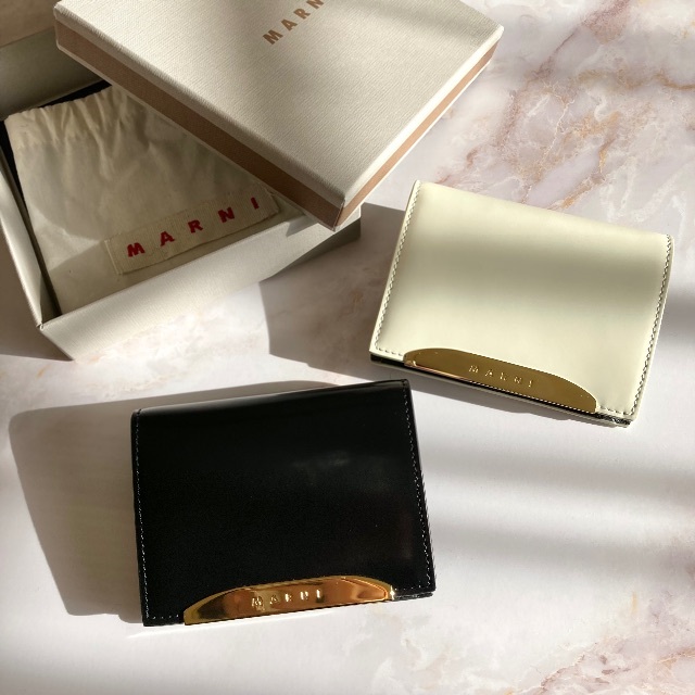 Marni(マルニ)のMARNI グロスレザー ミニウォレット 折り財布 二つ折り コンパクト レディースのファッション小物(財布)の商品写真