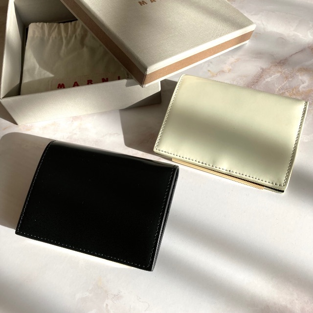 Marni(マルニ)のMARNI グロスレザー ミニウォレット 折り財布 二つ折り コンパクト レディースのファッション小物(財布)の商品写真