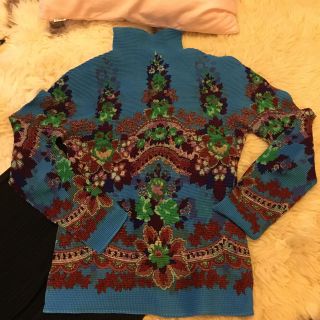 イッセイミヤケ 花柄 トップスの通販 22点 | ISSEY MIYAKEのレディース