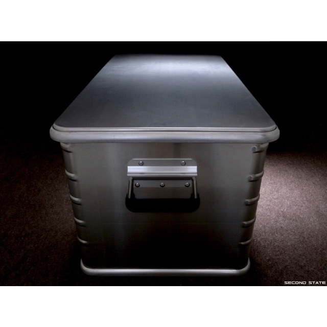 ツァーゲス アルミニウム ボックス 81 L【新品未使用/激レア】 スポーツ/アウトドアのアウトドア(テーブル/チェア)の商品写真