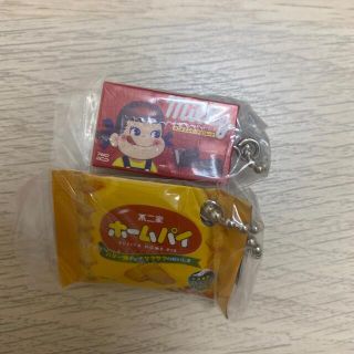 バンダイ(BANDAI)の不二家お菓子マスコットチャーム　2種(キーホルダー)