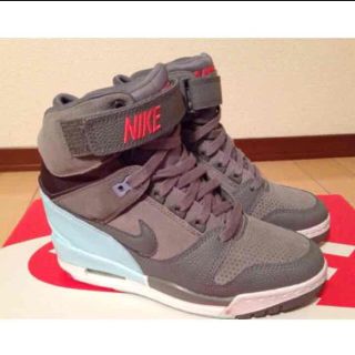 ナイキ(NIKE)の 専用 NIKE ナイキ Air Revolution Sky Hi (スニーカー)