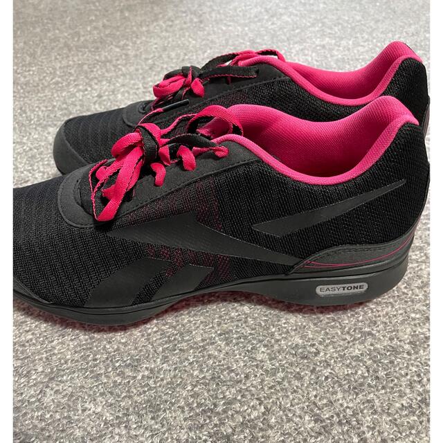 Reebok(リーボック)のReebok EASY TONE ブラック×ピンク　24.5cm タグなし箱なし レディースの靴/シューズ(スニーカー)の商品写真