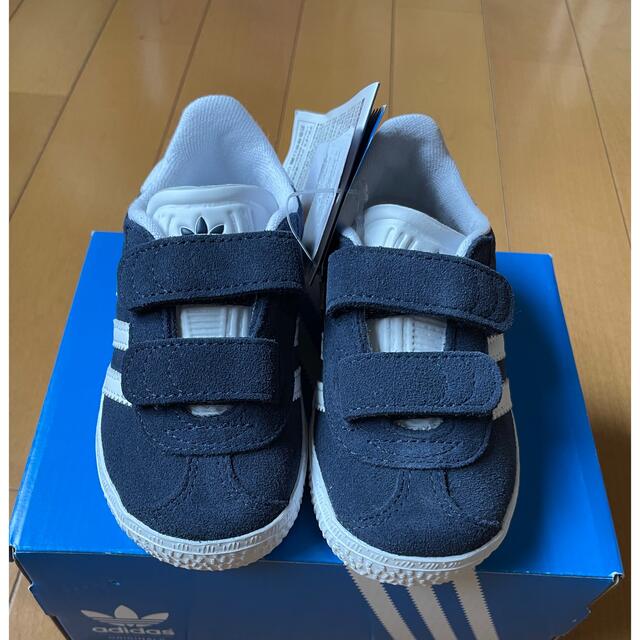 adidas(アディダス)の値下げ中！！新品未使用品！アディダス　キッズ　13cm ネイビー キッズ/ベビー/マタニティのベビー靴/シューズ(~14cm)(スニーカー)の商品写真