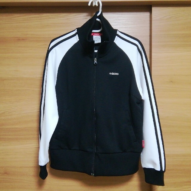 adidas - adidas 白✕黒 ジャージジャケット Mの通販 by しょう adidas - adidas 白✕黒 ジャージジャケット Mの通販 by しょう