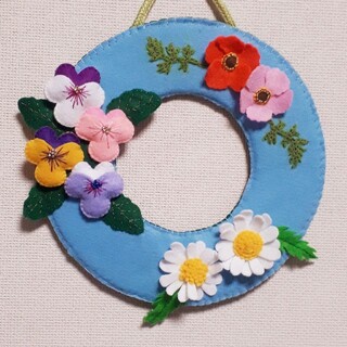 フェルト💠春の花のリース💠(インテリア雑貨)
