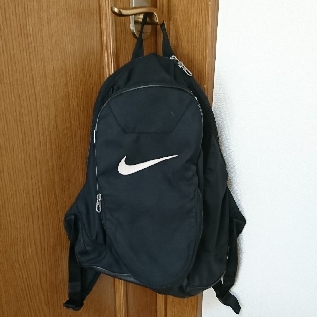 NIKE(ナイキ)の値下げ☆美品☆ナイキNIKE サッカーバッグ ボール入れ付き スポーツ/アウトドアのサッカー/フットサル(その他)の商品写真