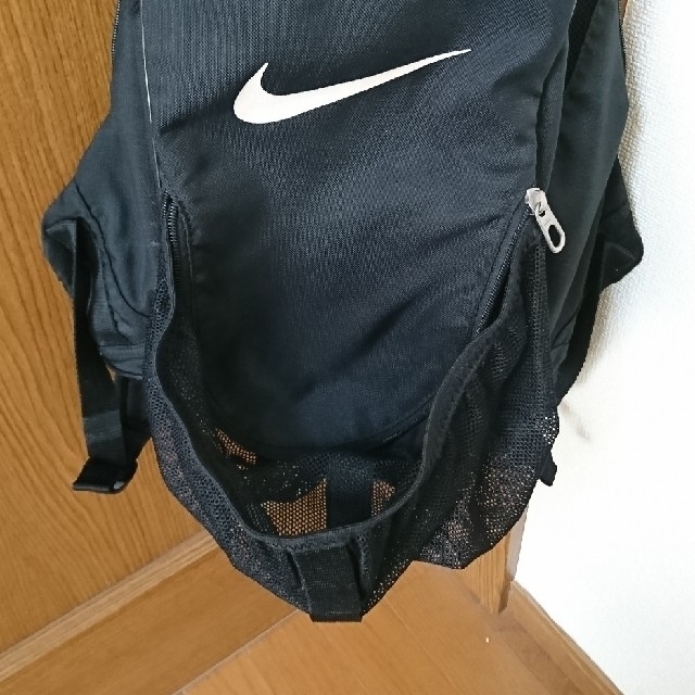 NIKE(ナイキ)の値下げ☆美品☆ナイキNIKE サッカーバッグ ボール入れ付き スポーツ/アウトドアのサッカー/フットサル(その他)の商品写真