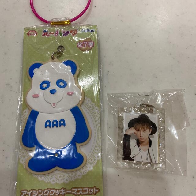 AAA(トリプルエー)のAAA トリプルエー しんちゃん 與真司郎 え〜パンダ ぬいぐるみ キーホルダー エンタメ/ホビーのタレントグッズ(アイドルグッズ)の商品写真