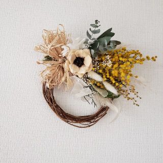 ミモザとパインフラワーのハーフリース(ドライフラワーリース ミモザとパインフラワーのハーフリース(ドライフラワーリース