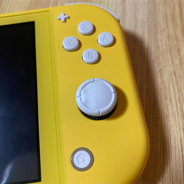 Nintendo Switch(ニンテンドースイッチ)のNintendo Switch Lite 本体 エンタメ/ホビーのゲームソフト/ゲーム機本体(携帯用ゲーム機本体)の商品写真