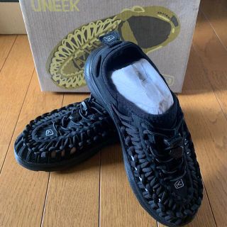 キーン(KEEN)のKEEN UNEEK O2 キーン ユニーク オーツー　黒 ブラック(スニーカー)