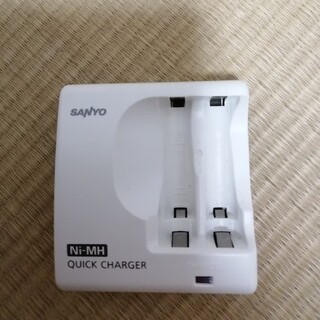 サンヨー(SANYO)のSANYO QUICK CHANGER NC-MDR02 エネループ用充電器(バッテリー/充電器)