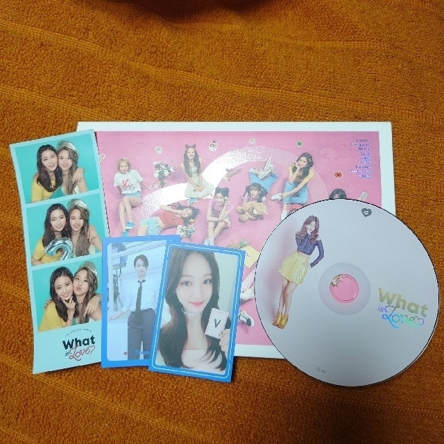 TWICE  What is Love?  CD