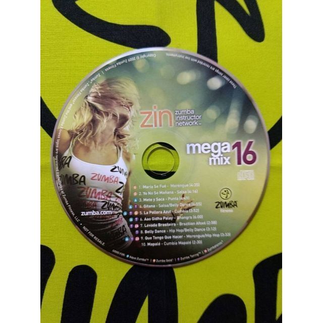 Zumba(ズンバ)のZUMBA　ズンバ　MEGAMIX16　CD　インストラクター専用　希少 エンタメ/ホビーのCD(ワールドミュージック)の商品写真