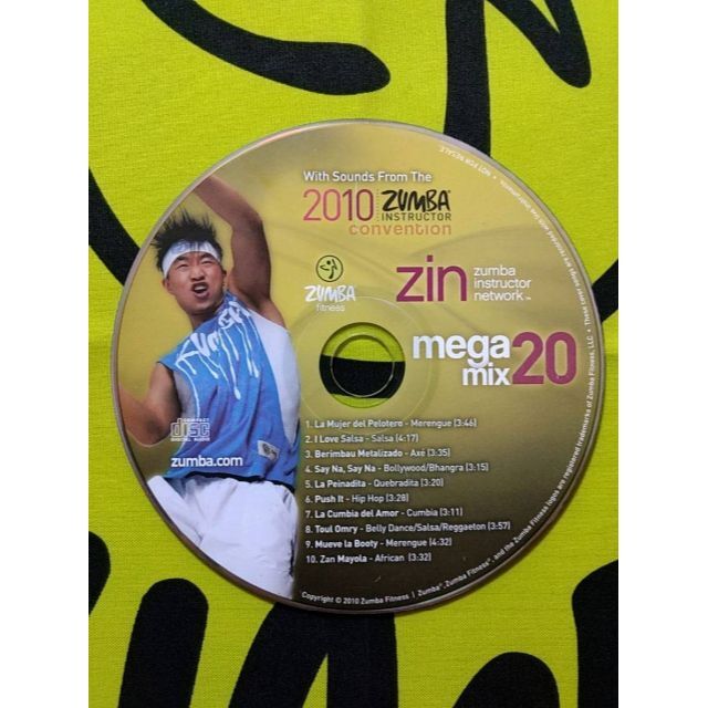 Zumba(ズンバ)のZUMBA　ズンバ　MEGAMIX20　CD　インストラクター専用　希少 エンタメ/ホビーのCD(ワールドミュージック)の商品写真