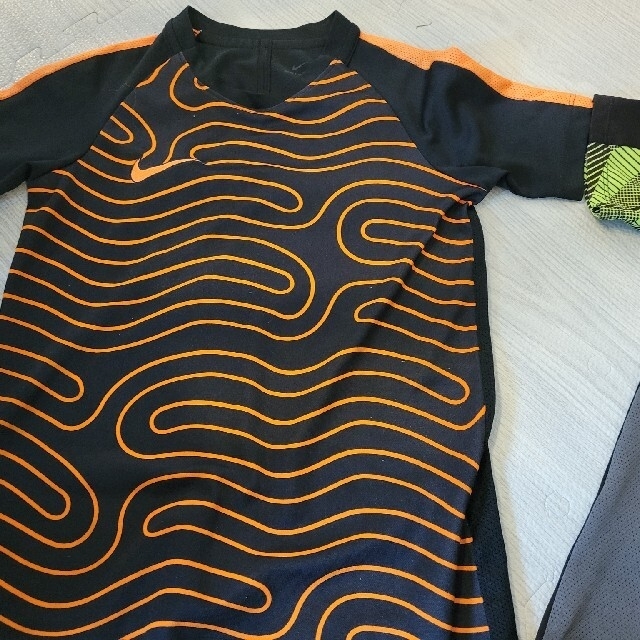 NIKE(ナイキ)のサッカーTシャツプーマ130ナイキxs スポーツ/アウトドアのサッカー/フットサル(ウェア)の商品写真