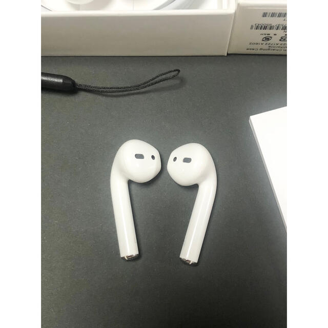 Apple(アップル)のApple AirPods ☆ エアポッズ☆両耳 スマホ/家電/カメラのオーディオ機器(ヘッドフォン/イヤフォン)の商品写真