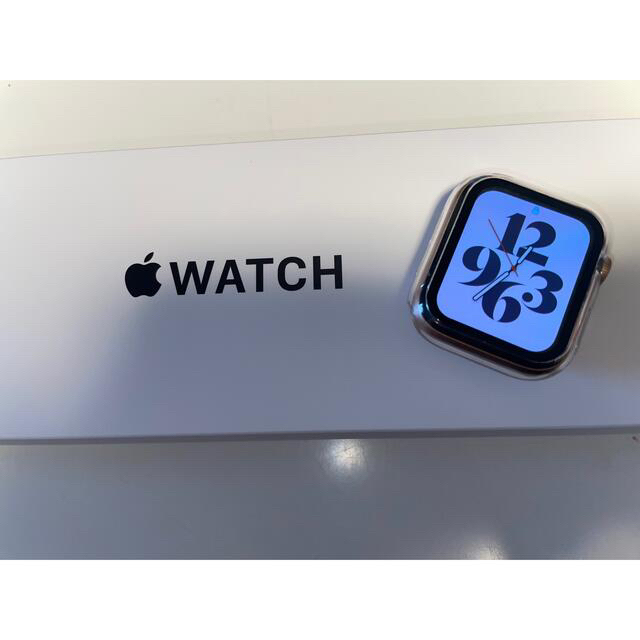 Apple Watch(アップルウォッチ)のApple Watch SE GPSモデル 40mm ゴールド MKQ03J/A メンズの時計(腕時計(デジタル))の商品写真