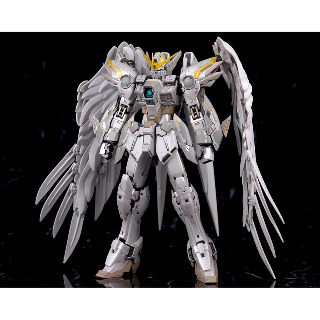 BANDAI(バンダイ)のしょう様専用　ウイングガンダムスノーホワイトプレリュード（新品未開封） エンタメ/ホビーのおもちゃ/ぬいぐるみ(模型/プラモデル)の商品写真