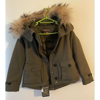 ウールリッチ(WOOLRICH)の【新品】ウールリッチ  ボーイズ8歳ダウンパーカー　カーキ色(ジャケット/上着)