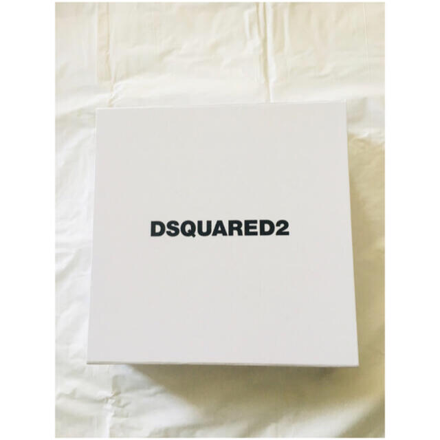 DSQUARED2(ディースクエアード)の【正規品★美品】ディースクエアード 白 空箱 マグネット止め DSQUARED2 インテリア/住まい/日用品のインテリア/住まい/日用品 その他(その他)の商品写真