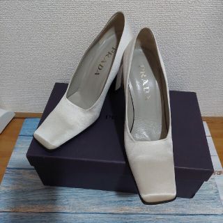 プラダ(PRADA)の美品 PRADA シルクパンプス 23cm(35 ) シルバーグレイ(ハイヒール/パンプス)