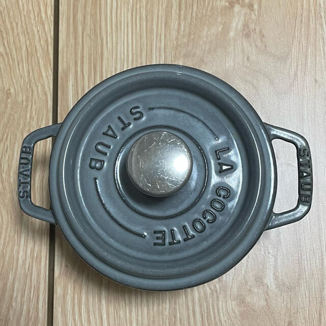 STAUB(ストウブ)のふうちゃん様伊勢丹購入STAUBストウブココットピコラウンド14cmグレー　 インテリア/住まい/日用品のキッチン/食器(鍋/フライパン)の商品写真