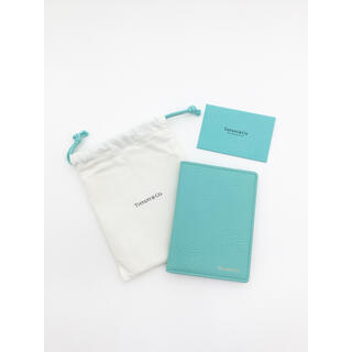 ティファニー(Tiffany & Co.)の美品　ティファニー パスポートケース カバー 水色 レザー (旅行用品)