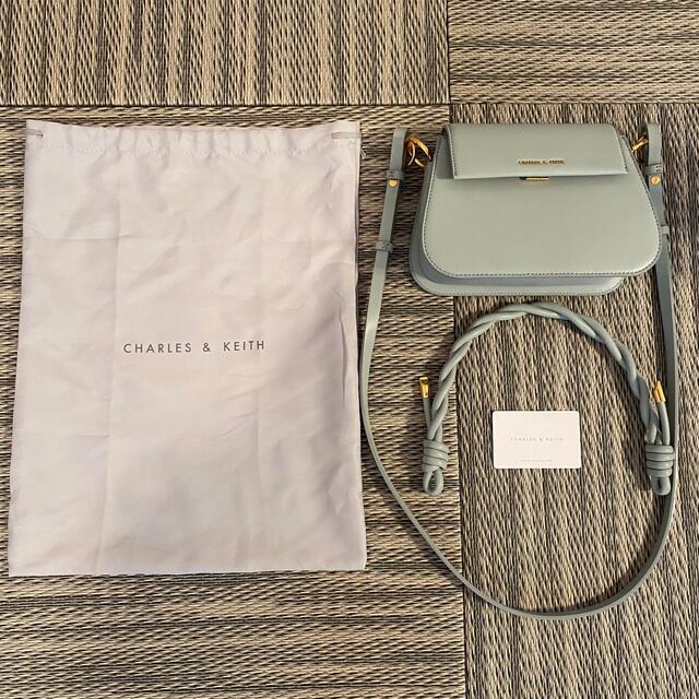 Charles and Keith(チャールズアンドキース)の【お値下げ！】チャールズアンドキース　バック　超美品 レディースのバッグ(ショルダーバッグ)の商品写真