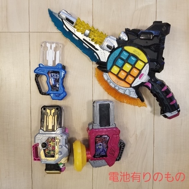 最新品低価 BANDAI - 仮面ライダーエグゼイド ベルト ガシャットの通販 by OTTER's shop|バンダイならラクマ 好評爆買い