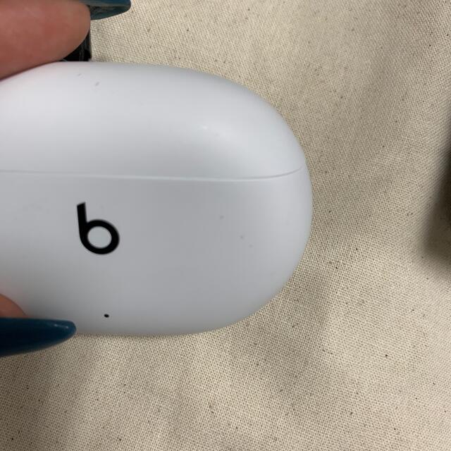 ヘッドフォンイヤフォン美品　Beats studio bods White ワイヤレス