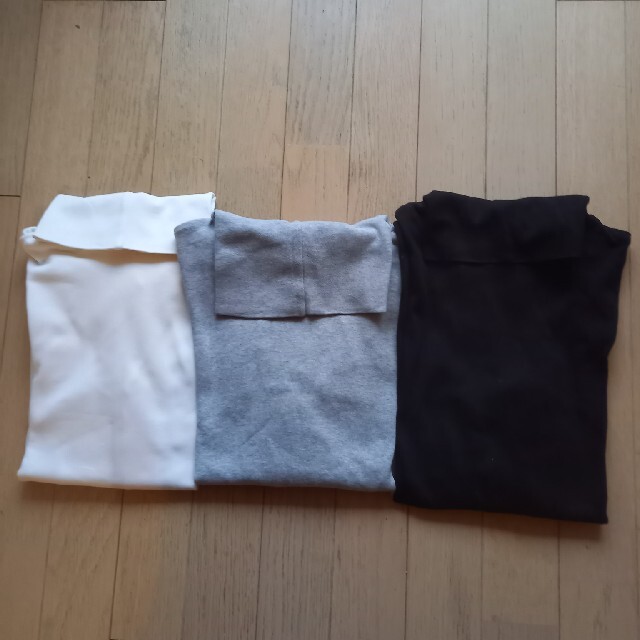 UNIQLO(ユニクロ)のタートルネック　綿　Tシャツ　３枚 レディースのトップス(Tシャツ(長袖/七分))の商品写真