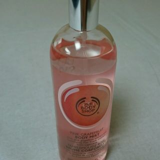 ザボディショップ(THE BODY SHOP)のザ ボディショップ・ボディミスト・ピンクグレープフルーツ100ml・新品・送料込(香水(女性用))