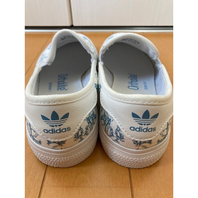 adidas(アディダス)の【美品】アディダス adidas スリッポン Disneyコラボ（23.5cm） レディースの靴/シューズ(スリッポン/モカシン)の商品写真