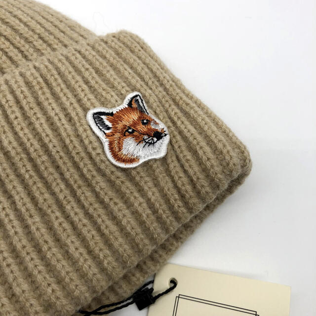 MAISON KITSUNE'(メゾンキツネ)のユニセックス メゾンキツネ　maisonkitsune　刺繍　ニットキャップ メンズの帽子(キャップ)の商品写真