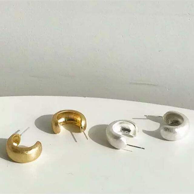 mame(マメ)のC matte gold pierce No.328 レディースのアクセサリー(ピアス)の商品写真