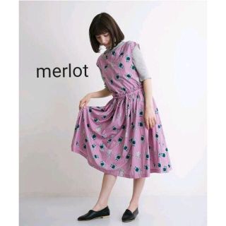 メルロー(merlot)のmerlot　メルロー　音楽家のりんご柄ウエスト切替ワンピース(ひざ丈ワンピース)