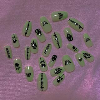 蛍光グリーン ネオンカラー ネオングリーンネイル 派手ネイル ストリートネイル コスメ/美容のネイル(つけ爪/ネイルチップ)の商品写真