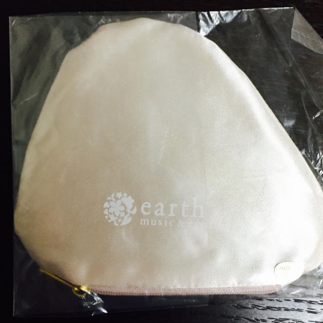 earth music & ecology(アースミュージックアンドエコロジー)のearth music＆ecology ノベルティ ポーチ レディースのファッション小物(ポーチ)の商品写真