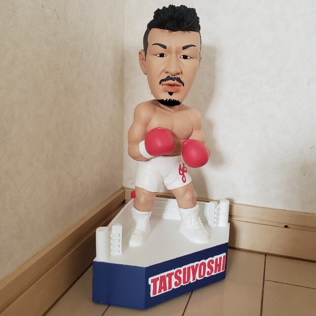 再々値下げ【新品】辰吉丈一郎 フィギュア サイン付き 再々値下げ【新品】辰吉丈一郎 フィギュア サイン付き