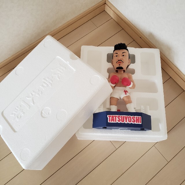 再々値下げ【新品】辰吉丈一郎 フィギュア サイン付き 再々値下げ【新品】辰吉丈一郎 フィギュア サイン付き